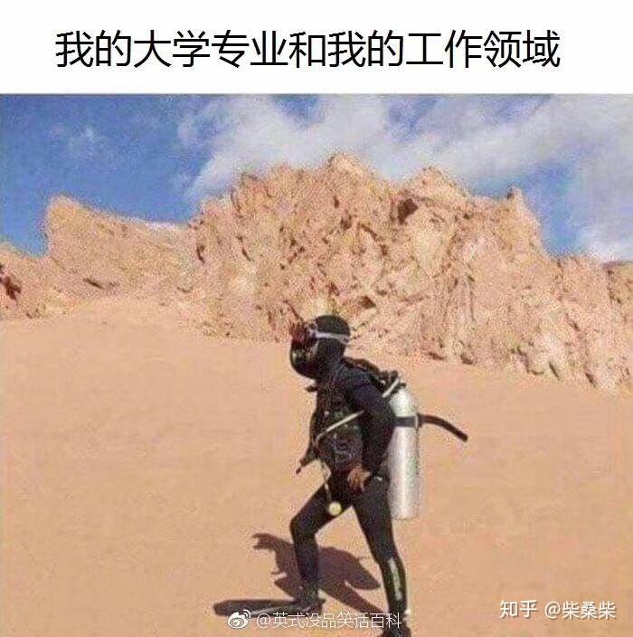 你有哪些让你一秒变开心的表情?在两个的哭表情包抱一起图片