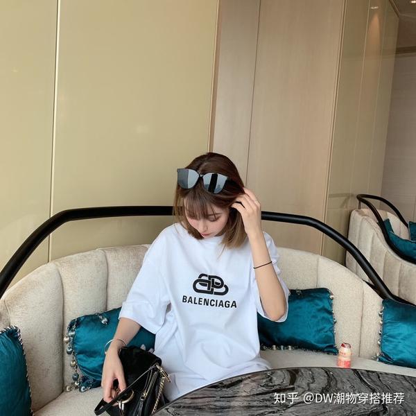 balenciaga巴黎世家2020春夏锁扣短袖穿搭推荐