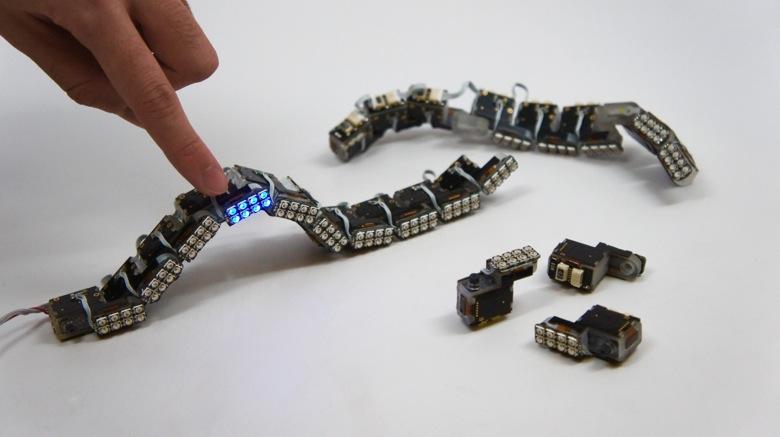 模块化蛇形机器人 chainform,可不止能变个台灯,外骨骼这么简单