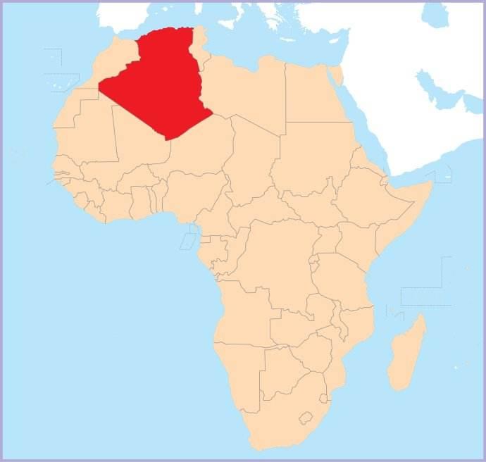 东邻利比亚,突尼斯,东南和南部分别与尼日尔,马里和毛里塔尼亚接壤