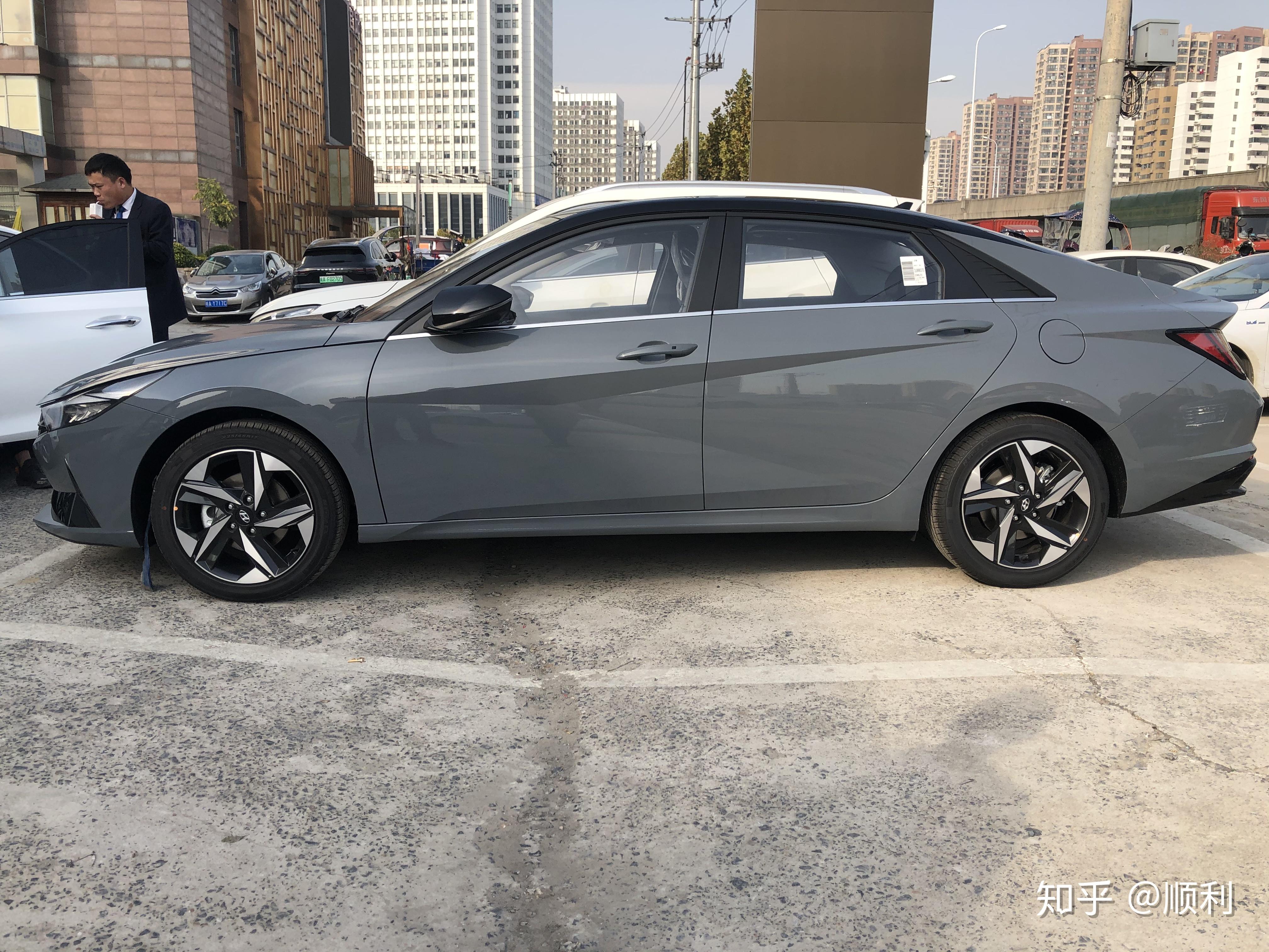今日提车:伊兰特 1.5l尊贵 太空灰