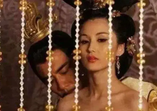 已婚女跟丈夫上街卖艺遭丈夫抛弃成传奇皇后险成宋朝女皇帝