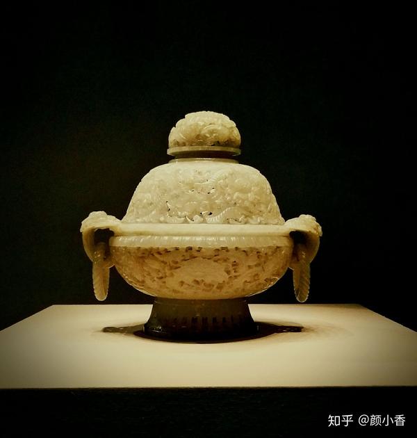 下面不是文物啦,是天津博物馆古中山国展的墙幕,但是特别美,好喜欢!