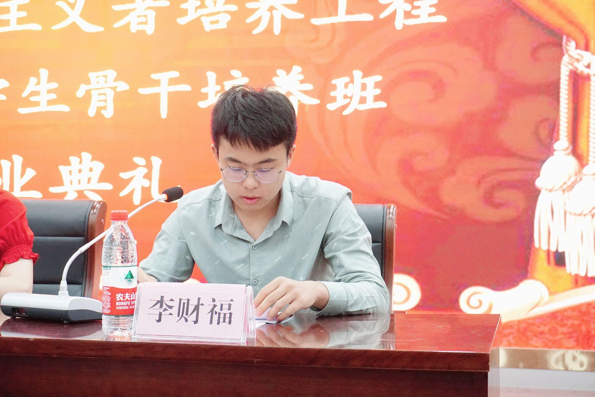 3班:田利和,李焦龙,詹有旺等31名同学大学生骨干培养4班:邱德培,李瑞