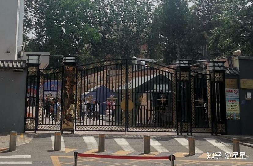我上班的路上去了趟北京小学天宁寺分校,据说在我们街道,这算不错的
