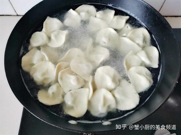 煮饺子,到底用冷水还是热水?我也是今天才知道,原来以前都错了