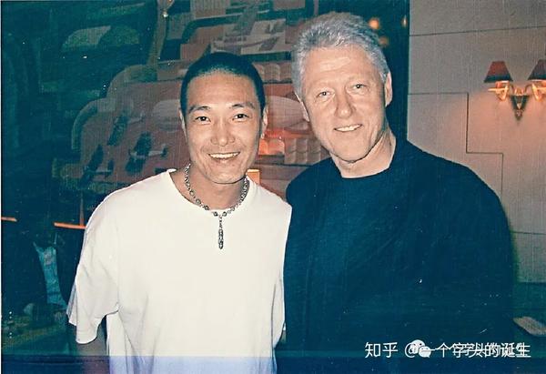 这次成龙吸取了之前《火爆浪子》的失败教训,除了力捧卢惠光之外,还
