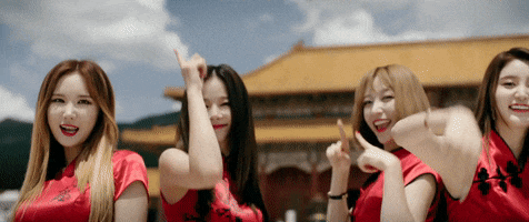 女帝(少女时代) 这个真的没有争议,女帝从出道4次黑海到11年彻底登顶