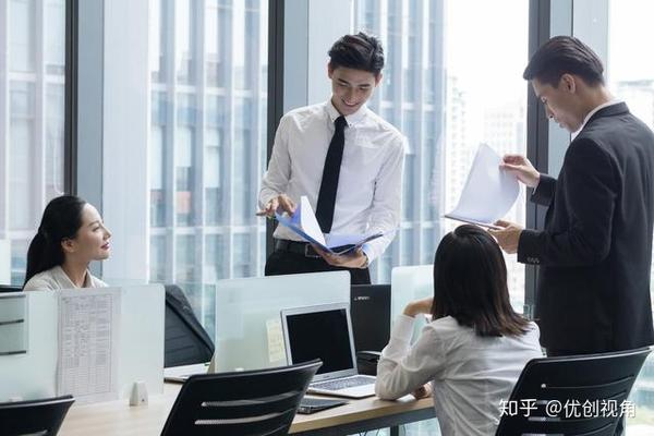 为什么我要劝你经常向领导汇报工作?不是为了拍马屁,原因有3点