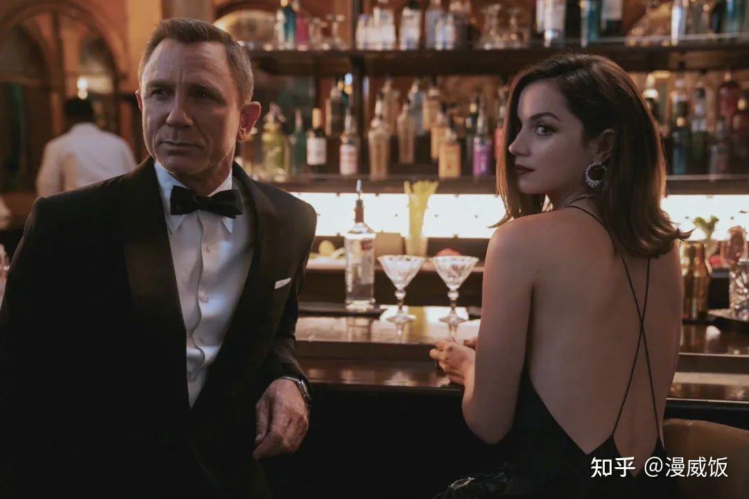 007的帕洛玛曾经吐过美队还见证了邦德和美队的爱情