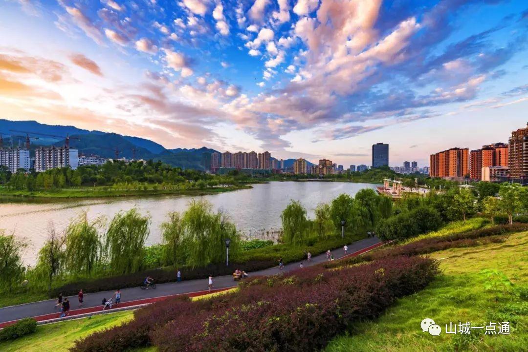 位置:重庆市垫江县桂西大道牡丹湖湿地公园以"上善若水,国色丹湖――