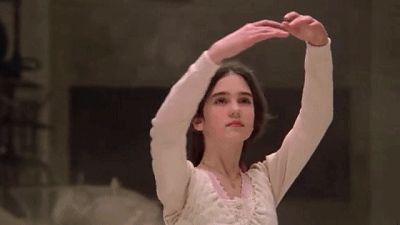 的年轻一代网友们恐怕也早就看过这两张gif了 詹妮弗康纳利的确是美得