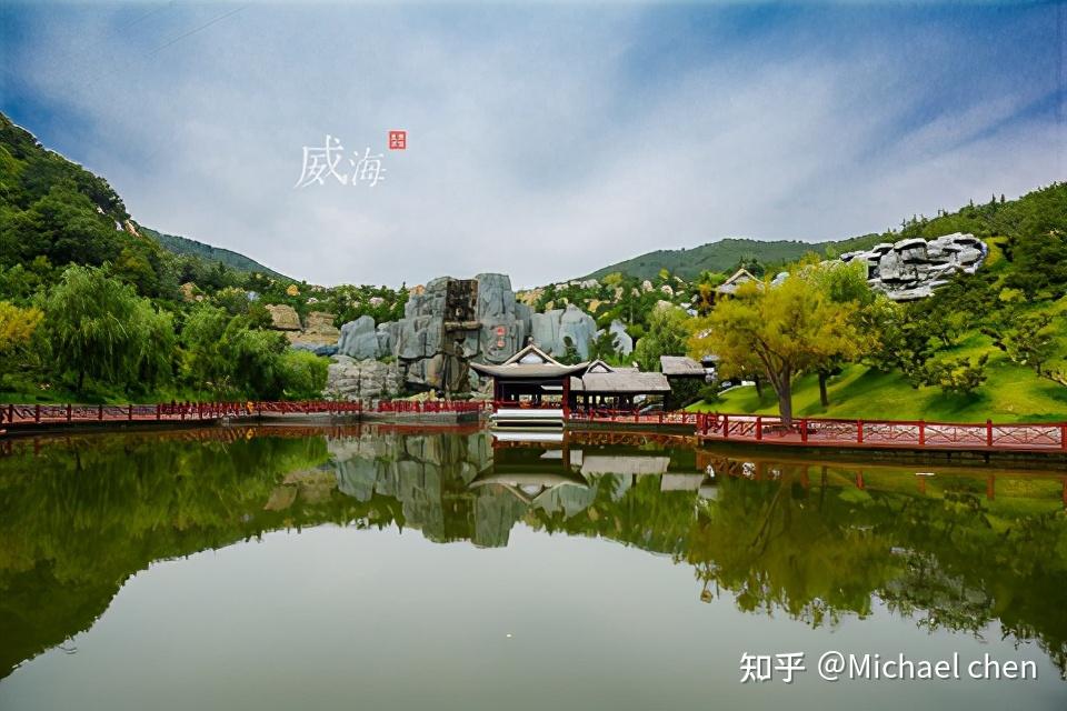 位置:山东省威海市环翠区华夏路1号威海华夏城景区,位于美丽的海滨