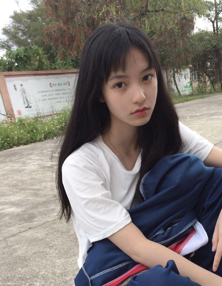 高中时素颜就好看的女生长大化妆后岂不是逆天吗?