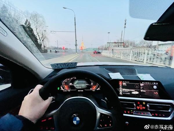 宝马325li内饰图片,325li宝马内饰图片 本世代的标准宝马内饰,跟得上主流,喜欢~ 上完牌,贴完膜,变回老司机