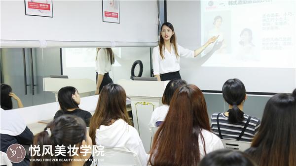 行业资讯-化妆问答 - 北京悦风化妆学校 最近有很多同学问我,如果