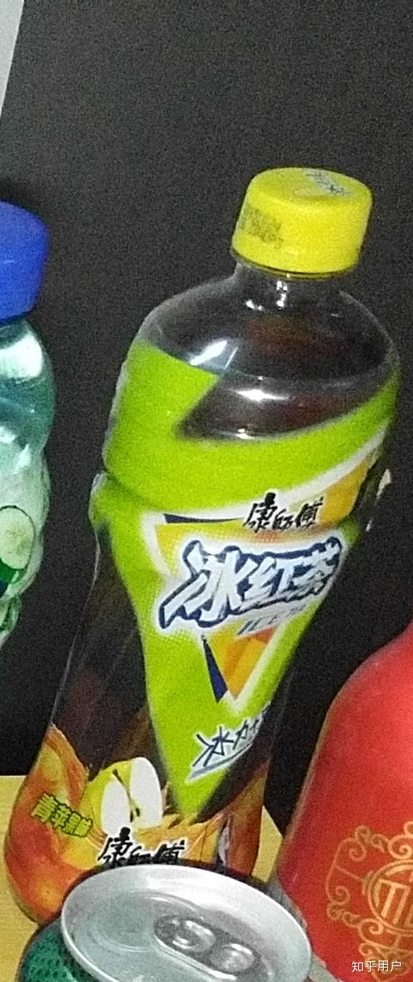 右边那两瓶就不过多介绍了,一瓶是黄瓜口味的脉动,一瓶是苹果口味的冰