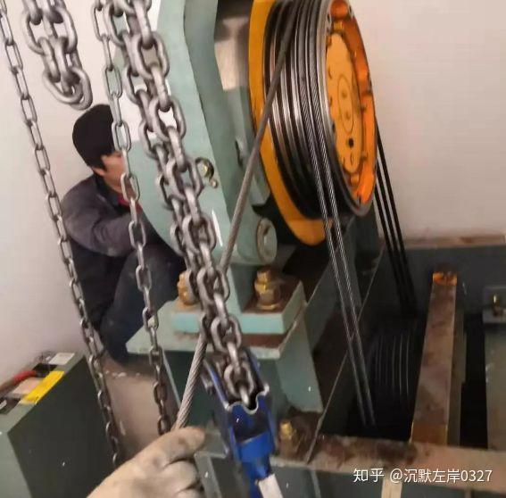 论电梯曳引钢丝绳张紧力对电梯运行的影响