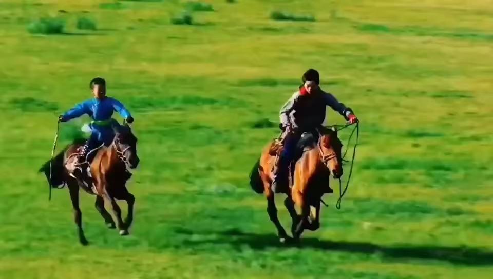 用农用车改装骑马旅行的物资车 骑马闯关东 一彩旅行