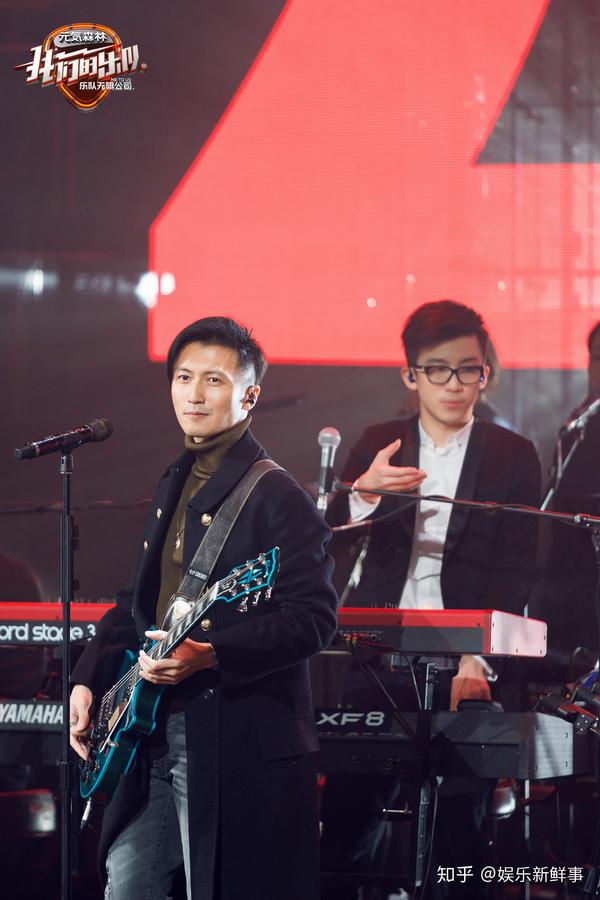 《我们的乐队》明晚开播 谢霆锋"总裁坐姿"超a营业