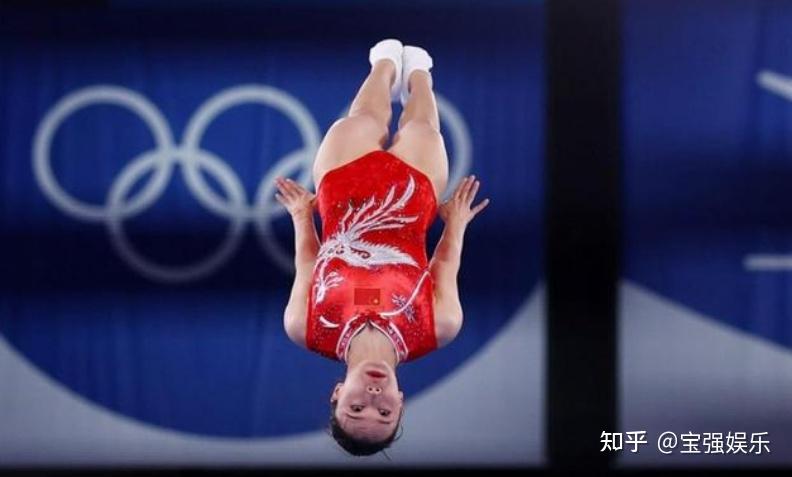 中国队选手朱雪莹刘灵玲包揽女子蹦床冠亚军