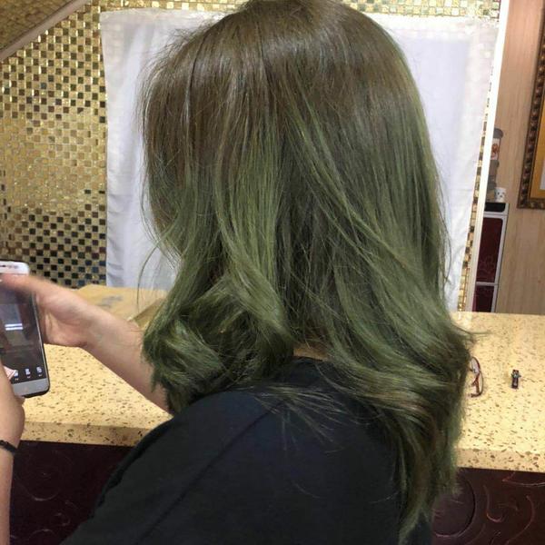 染绿色头发是一种怎样的体验?