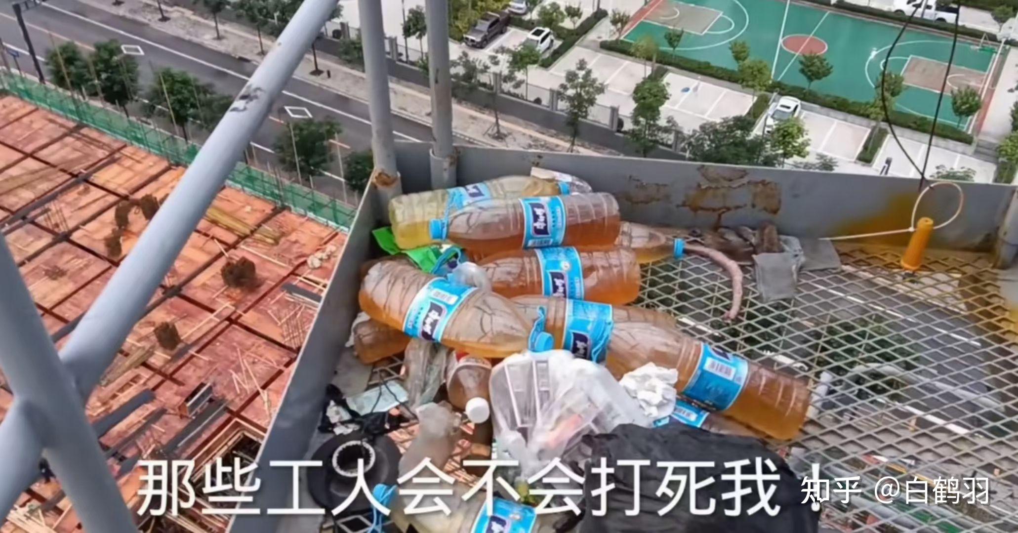 塔吊下的冰红茶