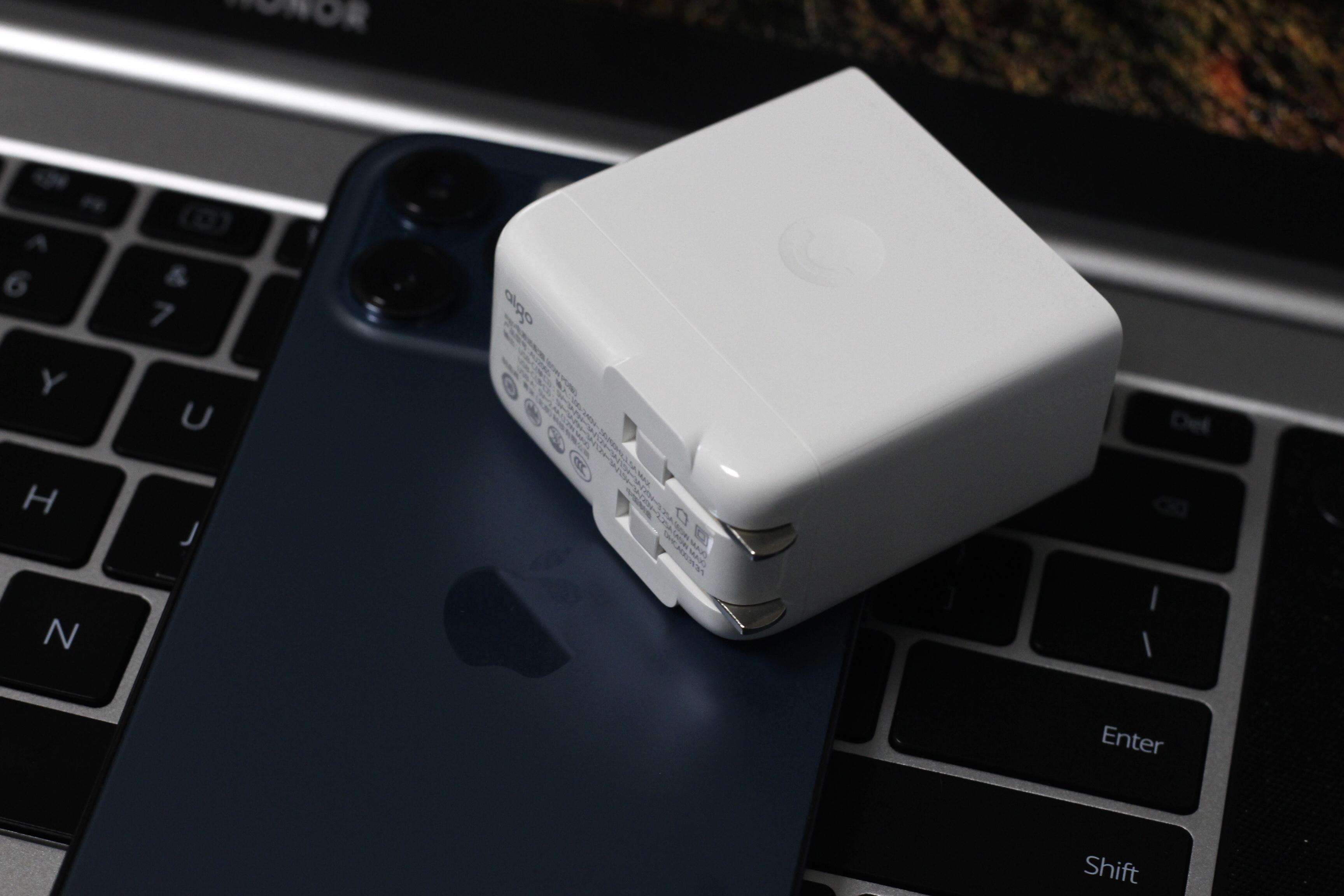 aigo65w电源适配器这是我见过最小巧的65wpd版的充电器