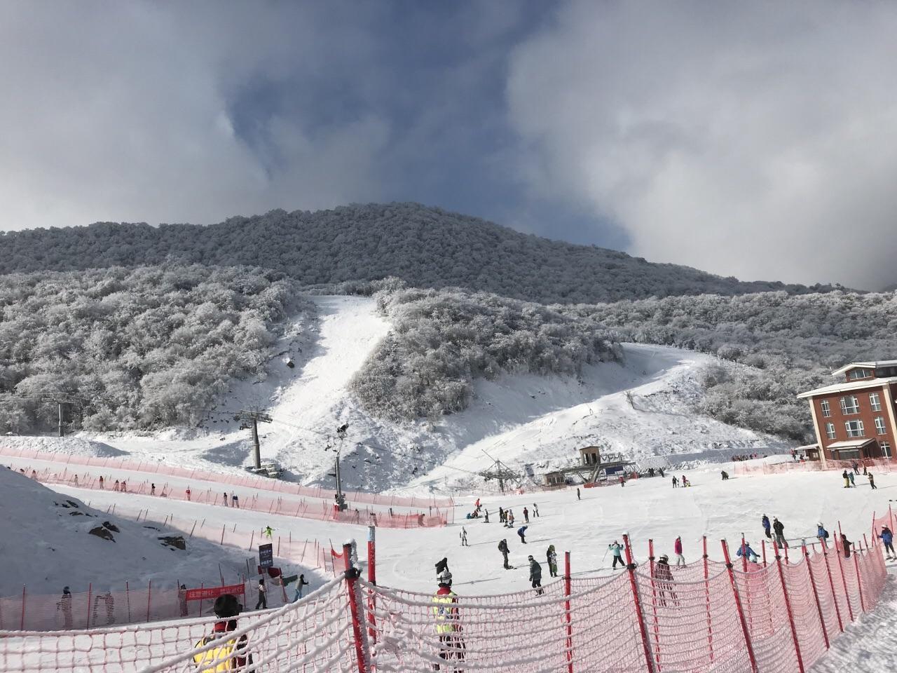 公园内的滑雪场——瓦屋山滑雪场