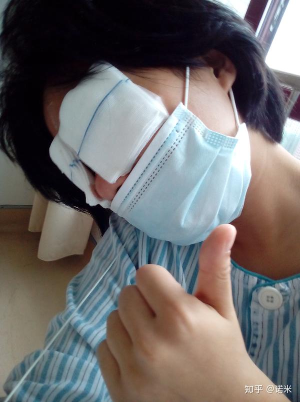 医生对我很好很好,之后医生说我是小女孩,爱美,帮我缝好后还在显微镜