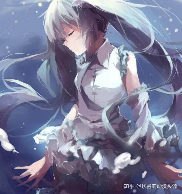 初音未来美图:蓝色长发,身穿白色罗裙的二次元美少女.