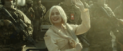 会露好身材,偶尔也会有这样可爱的小表情.