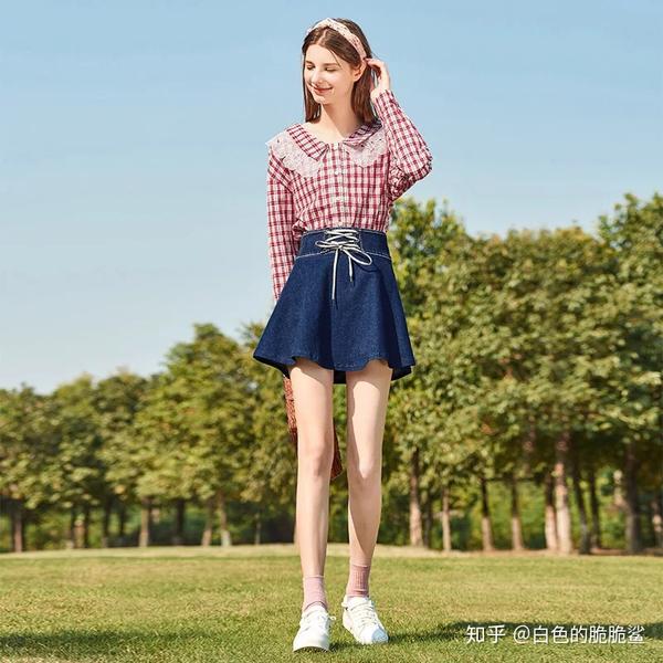 夏天穿裙子的时候穿什么鞋子显腿长?