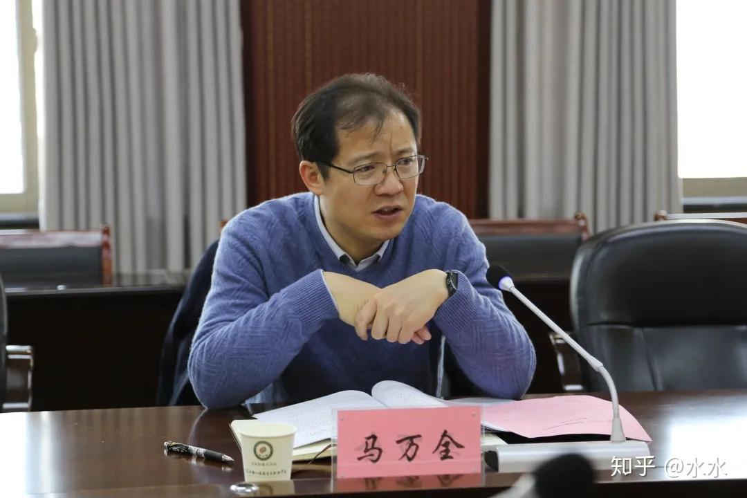 调研会最后,江苏联合职业技术学院副院长马万全用"规范""学习""智能""