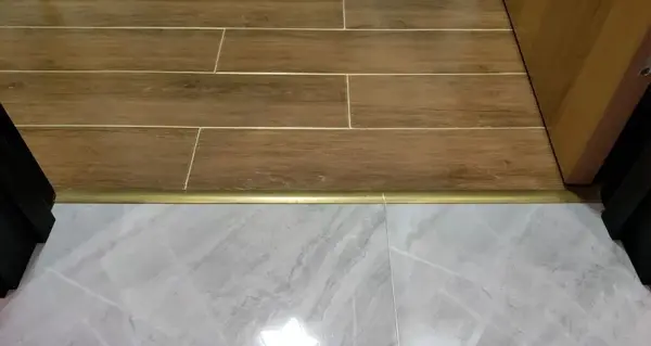 和木地板一样,各种铺法都可以做,如图三七铺法完全和木地板可以媲美