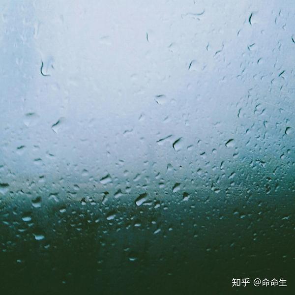 一次坐车时下雨拍的