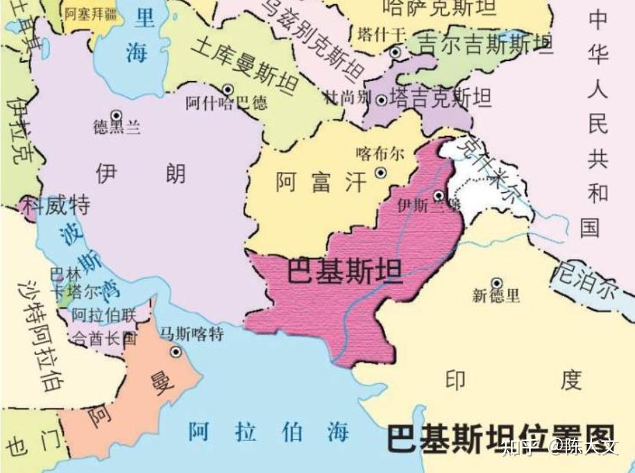 南边是通向印度洋门户的巴基斯坦,东边通过狭长的瓦罕走廊与我国新疆