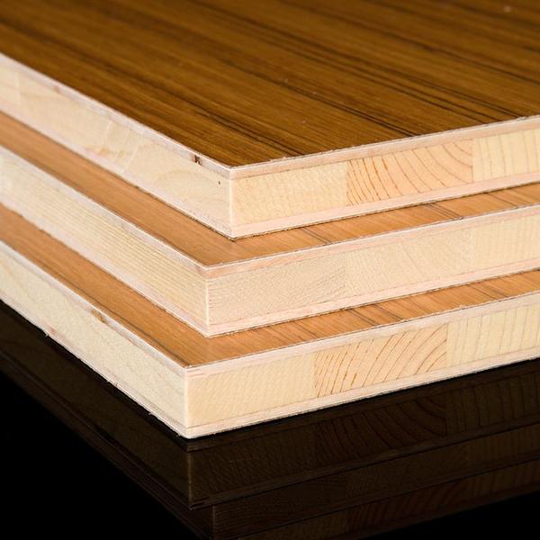 颗粒板,属于刨花板的一种,是由木材或其他木质纤维素材料制成的碎料