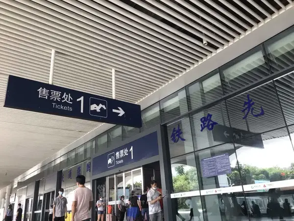 邕城街坊|广西南宁东站候车,离开家乡