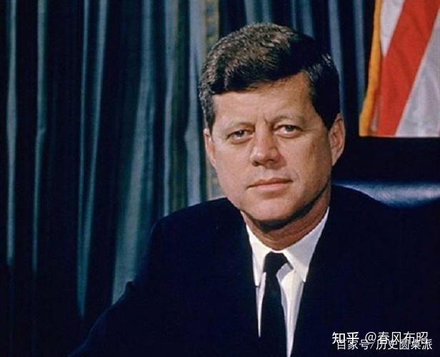 44岁的约翰·肯尼迪在白宫宣誓就职,成为美国第35任总统