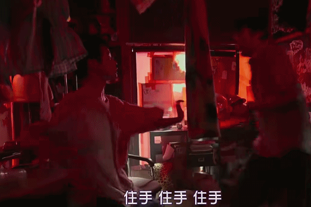 所以当一个小伙回来时,长峰丝毫没有犹豫,拿刀就捅向了他.