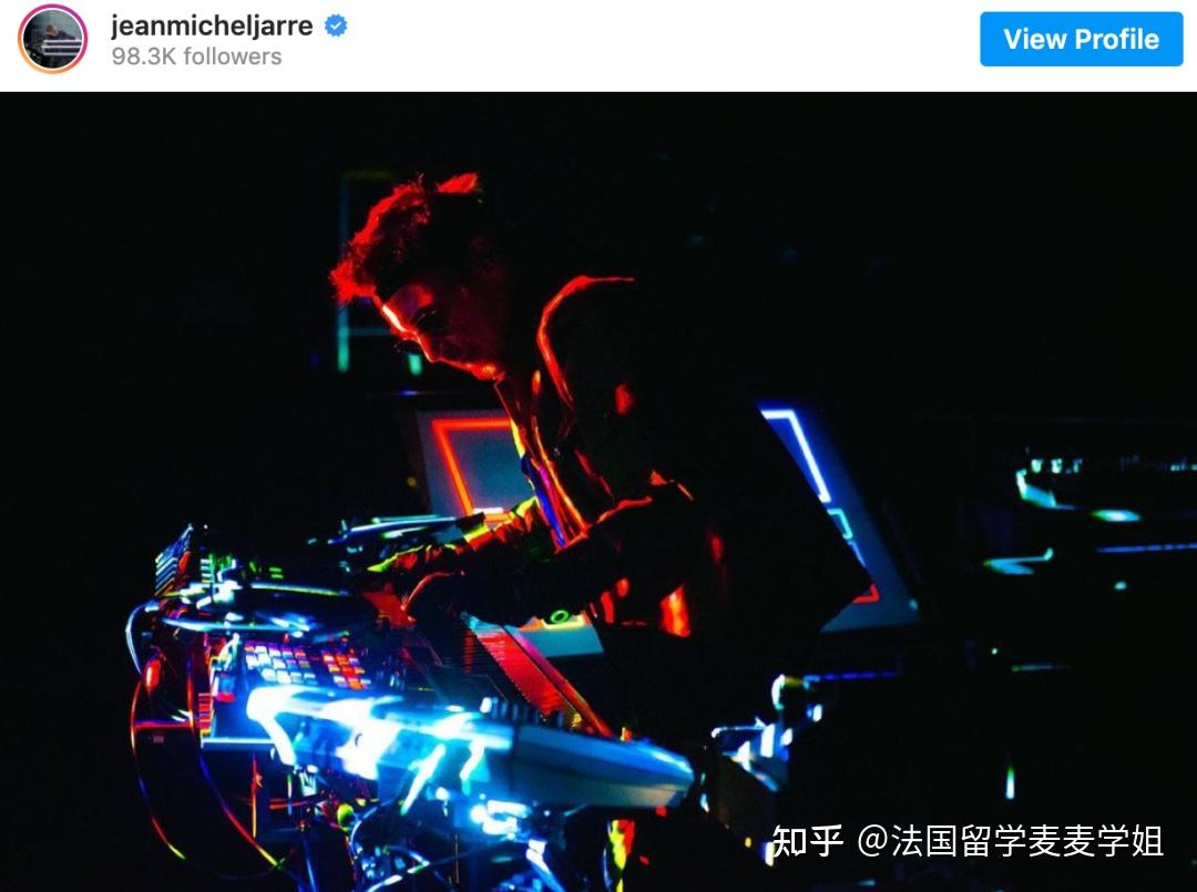而今年,小马哥特别提到了"电子音乐,dj"等关键词,已经邀请了jean
