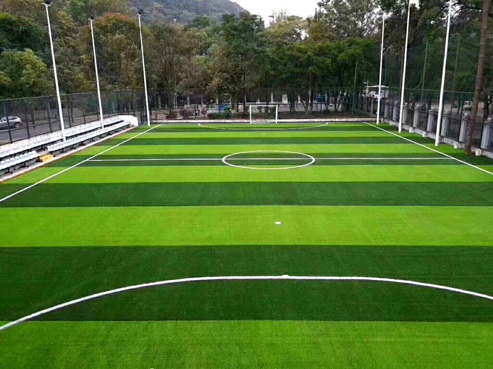 人造草坪足球场做法