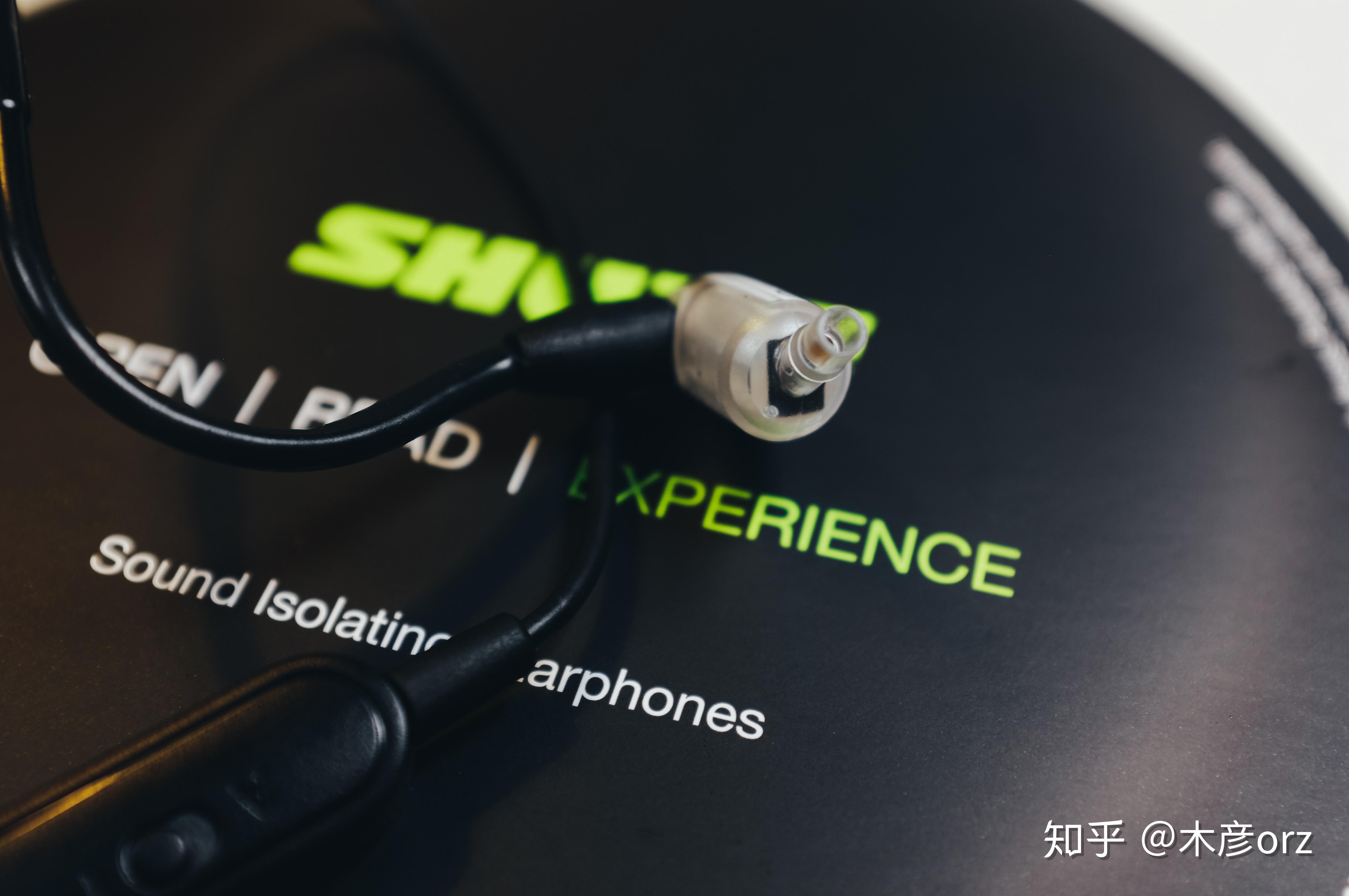 和做工有了巨大的进步,外壳材质方面依旧是舒尔习惯使用的树脂材料