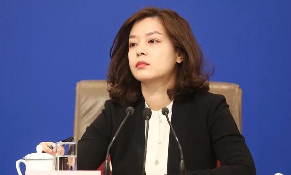 中美交锋现场美女翻译火了网友这才是真正的女神