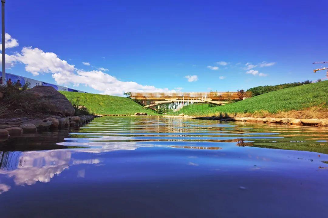 一湾河水流过eden山谷,生态艺术生活沿河畔徐徐展开