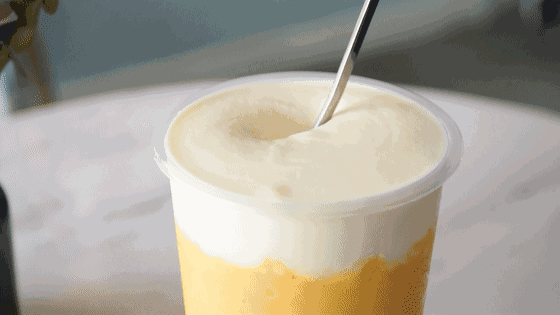 用红茶作为茶基底制作的奶茶糖度偏高,约15度左右,绿茶奶茶,抹茶拿铁