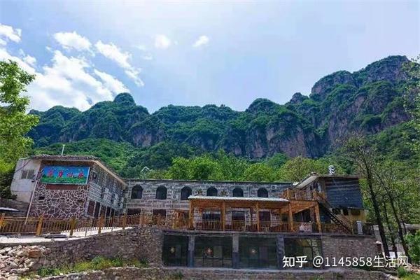 河南万仙山郭亮村翠崖仙居民宿,山崖下的独居小院,隐世隔绝!
