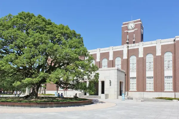 京都大学,是日本以及亚洲乃至全世界著名的 顶级综合研究型大学之一