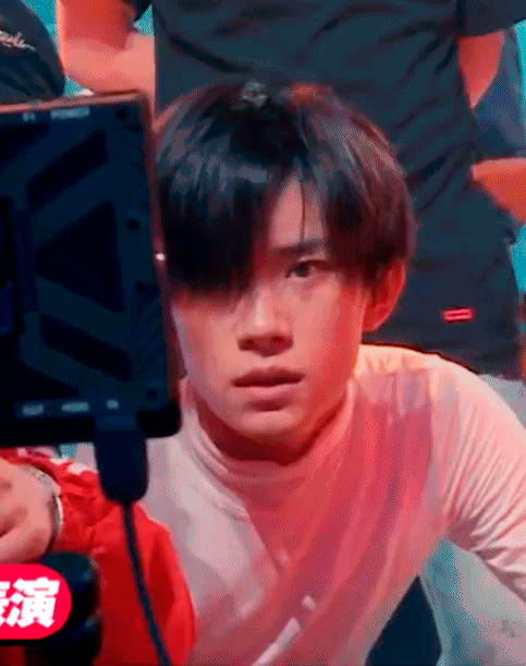 蔡徐坤和王俊凯差不多大范丞丞易烊千玺王源同为2000年出生可给人的